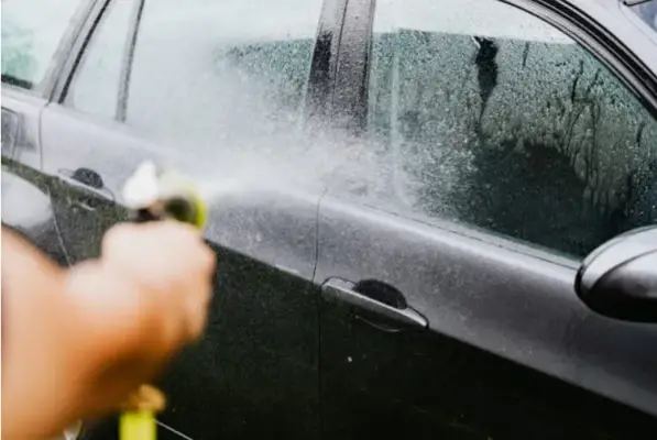 electric pressure washer with foam cannon for cleaning soot and grime